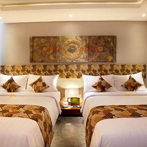 Deluxe Family Room